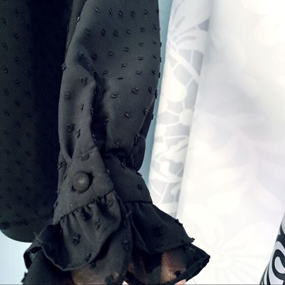 Who What Wear Black Swiss Dot Ruffled Button Down Blouse Size XS - Picture 6 of 11